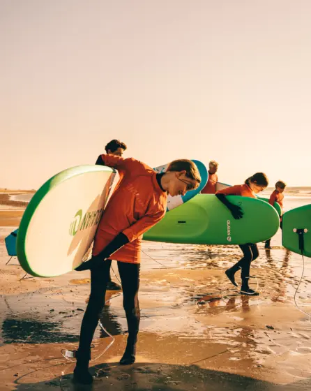 Surfende kinderen De Lakens